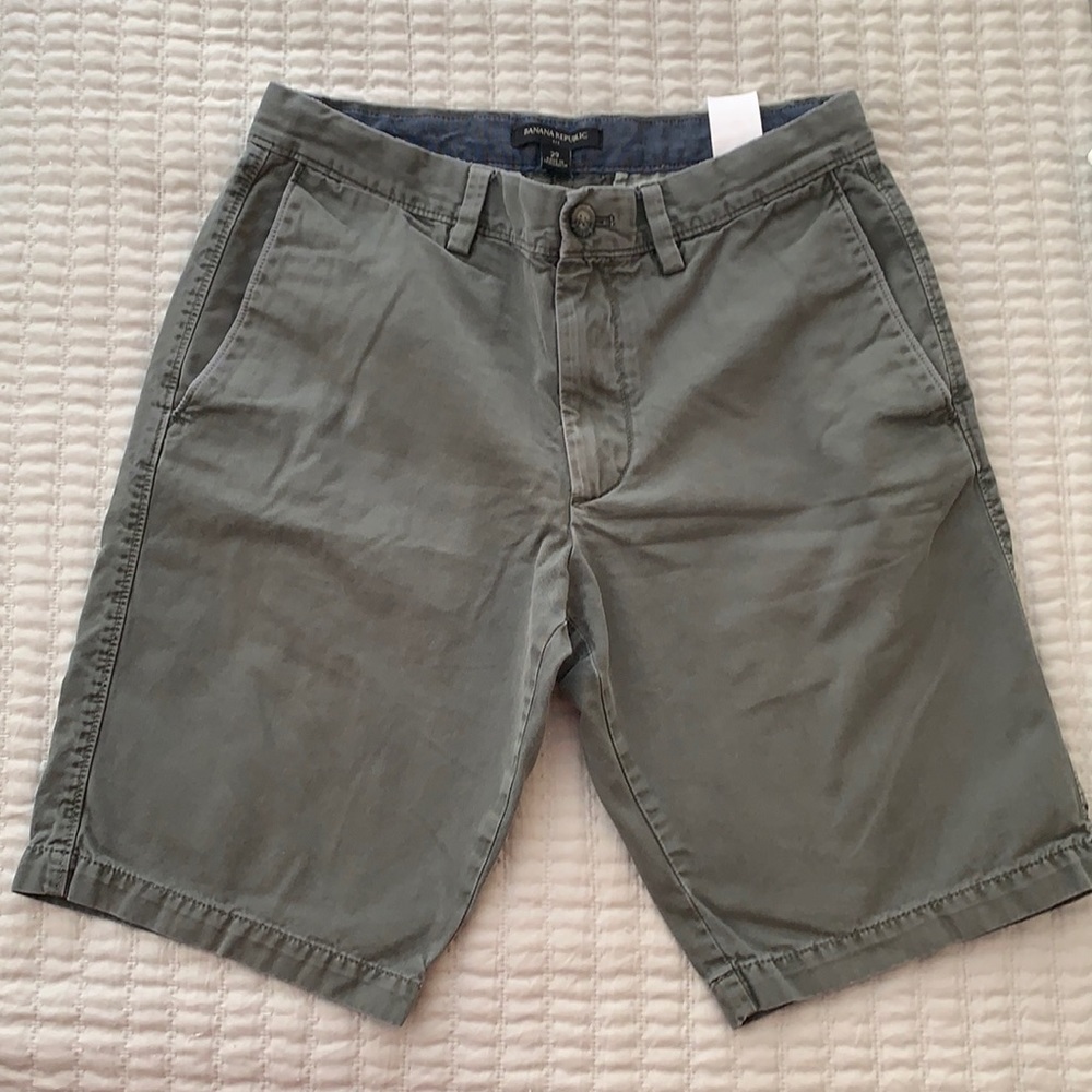 Banana republic boy men chino shorts. Size 29.